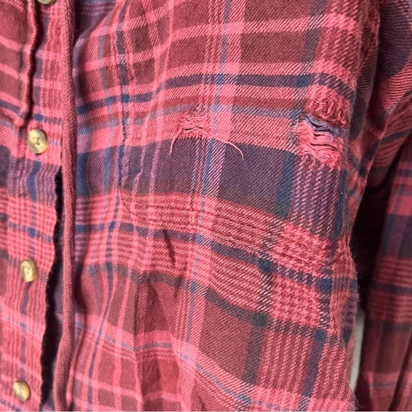 american eagle outfitters red plaid cropped hooded flannel long sleeve shirt - Picture 3 of 11